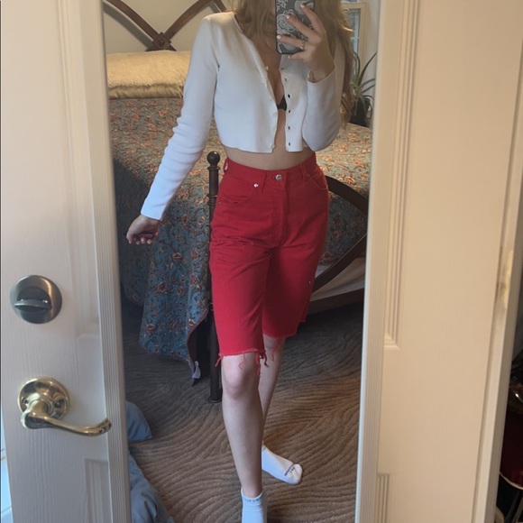 vintage red Levi cutoff shorts - Picture 2 of 4